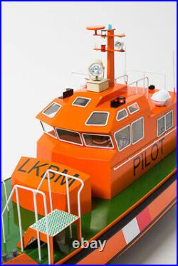 Aero-Naut Radio Control 20 Metre Pilot Boat 125 Scale Kit with Lights
