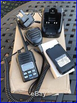 Icom IC-M87 VHF Marine Boat radio 5W handheld & Icom HM 138 speaker mic